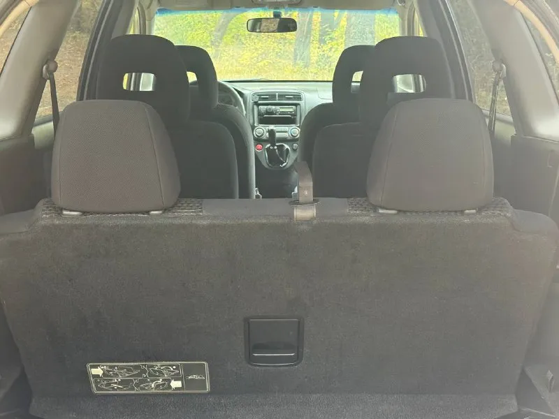 В продаже : honda stream, рестайлинг, 2004 г. в, полноценный 6-и местный “минивэн“, но, если заменить второй ряд (раздельных) сидений на (сплошные) выйдет 7-и местной. птс оригинал. родной пробег : 263,200 км, три собственника. двигатель 1.7 л (d17a) на 125 л. с, работает без нареканий, тихо и ровно, обслужен, заменены ремни, ролики, помпа. ходовая после ревизии. сцепление менялось в прошлом году, коробка переключает отлично. салон велюр, как новый. практически вся в заводском окрасе, без дтп. пороги переварены в июле-месяце этого года. стоимость : 550,000 руб. обмен не интересен. находится в г макеевка. звонить по существу. контакты : +7(949)-453-12-33 +7(951)-767-97-27 - фотография - 10