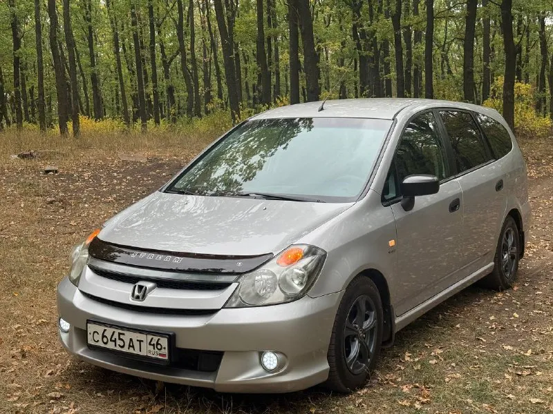 В продаже : honda stream, рестайлинг, 2004 г. в, полноценный 6-и местный “минивэн“, но, если заменить второй ряд (раздельных) сидений на (сплошные) выйдет 7-и местной. птс оригинал. родной пробег : 263,200 км, три собственника. двигатель 1.7 л (d17a) на 125 л. с, работает без нареканий, тихо и ровно, обслужен, заменены ремни, ролики, помпа. ходовая после ревизии. сцепление менялось в прошлом году, коробка переключает отлично. салон велюр, как новый. практически вся в заводском окрасе, без дтп. пороги переварены в июле-месяце этого года. стоимость : 550,000 руб. обмен не интересен. находится в г макеевка. звонить по существу. контакты : +7(949)-453-12-33 +7(951)-767-97-27 - фотография - 2