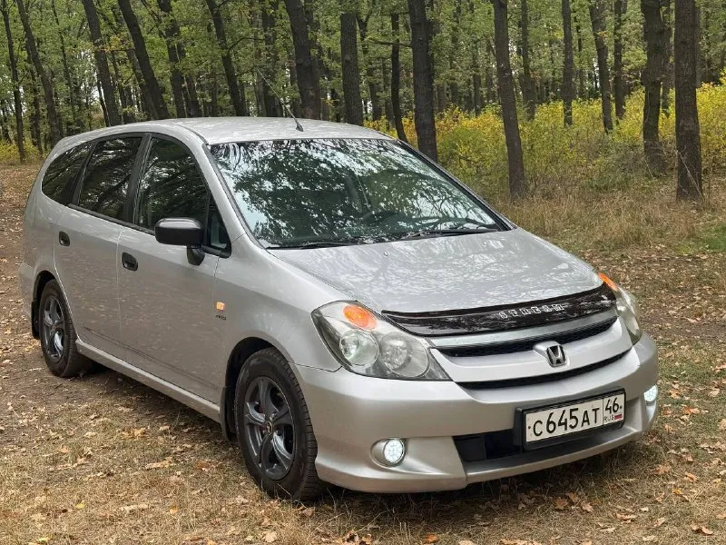 В продаже : honda stream, рестайлинг, 2004 г. в, полноценный 6-и местный “минивэн“, но, если заменить второй ряд (раздельных) сидений на (сплошные) выйдет 7-и местной. птс оригинал. родной пробег : 263,200 км, три собственника. двигатель 1.7 л (d17a) на 125 л. с, работает без нареканий, тихо и ровно, обслужен, заменены ремни, ролики, помпа. ходовая после ревизии. сцепление менялось в прошлом году, коробка переключает отлично. салон велюр, как новый. практически вся в заводском окрасе, без дтп. пороги переварены в июле-месяце этого года. стоимость : 550,000 руб. обмен не интересен. находится в г макеевка. звонить по существу. контакты : +7(949)-453-12-33 +7(951)-767-97-27 - фотография - 4