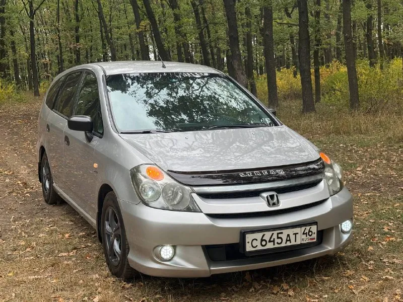 В продаже : honda stream, рестайлинг, 2004 г. в, полноценный 6-и местный “минивэн“, но, если заменить второй ряд (раздельных) сидений на (сплошные) выйдет 7-и местной. птс оригинал. родной пробег : 263,200 км, три собственника. двигатель 1.7 л (d17a) на 125 л. с, работает без нареканий, тихо и ровно, обслужен, заменены ремни, ролики, помпа. ходовая после ревизии. сцепление менялось в прошлом году, коробка переключает отлично. салон велюр, как новый. практически вся в заводском окрасе, без дтп. пороги переварены в июле-месяце этого года. стоимость : 550,000 руб. обмен не интересен. находится в г макеевка. звонить по существу. контакты : +7(949)-453-12-33 +7(951)-767-97-27 - фотография - 5