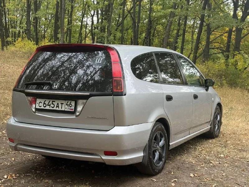 В продаже : honda stream, рестайлинг, 2004 г. в, полноценный 6-и местный “минивэн“, но, если заменить второй ряд (раздельных) сидений на (сплошные) выйдет 7-и местной. птс оригинал. родной пробег : 263,200 км, три собственника. двигатель 1.7 л (d17a) на 125 л. с, работает без нареканий, тихо и ровно, обслужен, заменены ремни, ролики, помпа. ходовая после ревизии. сцепление менялось в прошлом году, коробка переключает отлично. салон велюр, как новый. практически вся в заводском окрасе, без дтп. пороги переварены в июле-месяце этого года. стоимость : 550,000 руб. обмен не интересен. находится в г макеевка. звонить по существу. контакты : +7(949)-453-12-33 +7(951)-767-97-27 - фотография - 6