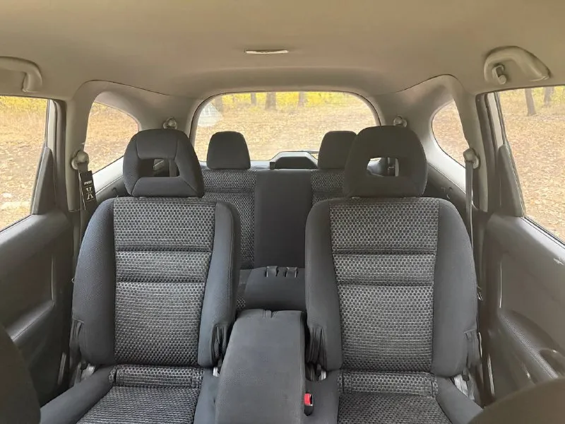 В продаже : honda stream, рестайлинг, 2004 г. в, полноценный 6-и местный “минивэн“, но, если заменить второй ряд (раздельных) сидений на (сплошные) выйдет 7-и местной. птс оригинал. родной пробег : 263,200 км, три собственника. двигатель 1.7 л (d17a) на 125 л. с, работает без нареканий, тихо и ровно, обслужен, заменены ремни, ролики, помпа. ходовая после ревизии. сцепление менялось в прошлом году, коробка переключает отлично. салон велюр, как новый. практически вся в заводском окрасе, без дтп. пороги переварены в июле-месяце этого года. стоимость : 550,000 руб. обмен не интересен. находится в г макеевка. звонить по существу. контакты : +7(949)-453-12-33 +7(951)-767-97-27 - фотография - 9