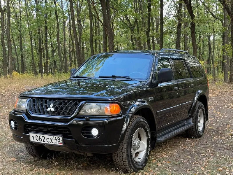 В продаже : mitsubishi montero sport, 2001 г. в, пробег : 278,400 км. один владелец с салона. двигатель 3.0-литровый v6 (6g72) на 175 л. с, обслужен, работает ровно, заменён комплект ремней, роликов и помпы, масло в двс и акпп. автомат неубиваемый (v4a51) 4-ступенчатый, переключает незаметно, никаких изъянов нет. довольно в редком состоянии кузов, без дтп, практически весь в заводском окрасе, гниль и ржавчина отсутствует, номер на раме читается отлично. есть газовое оборудование, вписано. установлена новая резина фирмы “royalblack“. стоимость : 750,000 руб. обмен не интересен. находится в г макеевка. звонить по существу. контакты : +7(949)-453-12-33 +7(951)-767-97-27 - фотография - 2