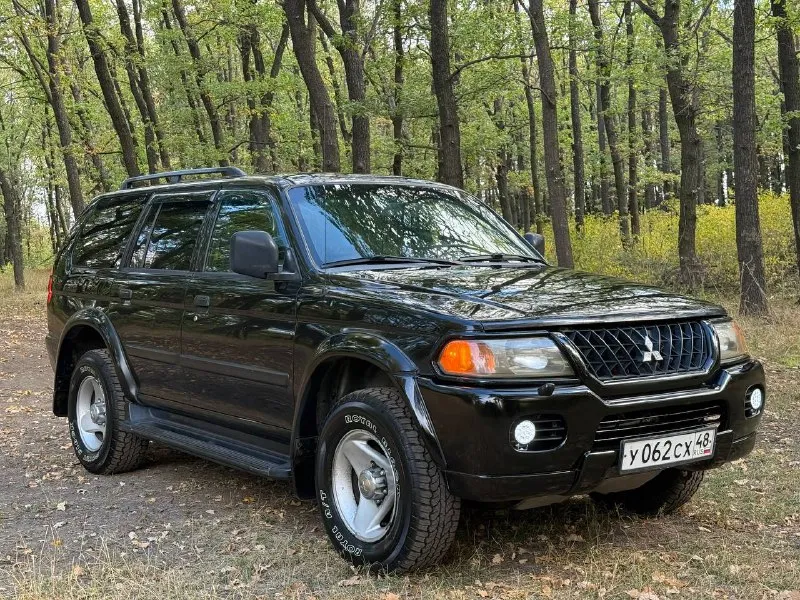 В продаже : mitsubishi montero sport, 2001 г. в, пробег : 278,400 км. один владелец с салона. двигатель 3.0-литровый v6 (6g72) на 175 л. с, обслужен, работает ровно, заменён комплект ремней, роликов и помпы, масло в двс и акпп. автомат неубиваемый (v4a51) 4-ступенчатый, переключает незаметно, никаких изъянов нет. довольно в редком состоянии кузов, без дтп, практически весь в заводском окрасе, гниль и ржавчина отсутствует, номер на раме читается отлично. есть газовое оборудование, вписано. установлена новая резина фирмы “royalblack“. стоимость : 750,000 руб. обмен не интересен. находится в г макеевка. звонить по существу. контакты : +7(949)-453-12-33 +7(951)-767-97-27 - фотография - 5