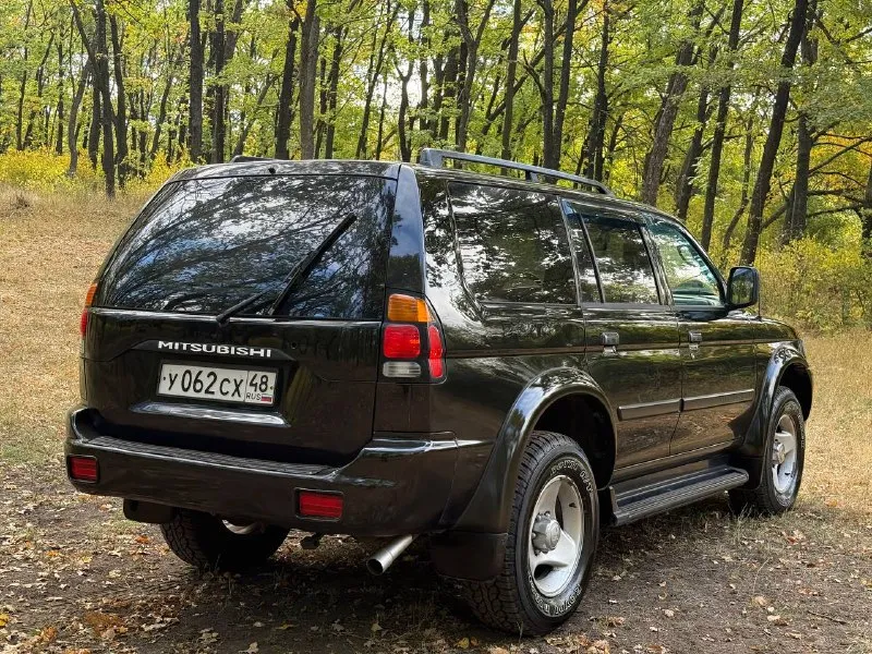 В продаже : mitsubishi montero sport, 2001 г. в, пробег : 278,400 км. один владелец с салона. двигатель 3.0-литровый v6 (6g72) на 175 л. с, обслужен, работает ровно, заменён комплект ремней, роликов и помпы, масло в двс и акпп. автомат неубиваемый (v4a51) 4-ступенчатый, переключает незаметно, никаких изъянов нет. довольно в редком состоянии кузов, без дтп, практически весь в заводском окрасе, гниль и ржавчина отсутствует, номер на раме читается отлично. есть газовое оборудование, вписано. установлена новая резина фирмы “royalblack“. стоимость : 750,000 руб. обмен не интересен. находится в г макеевка. звонить по существу. контакты : +7(949)-453-12-33 +7(951)-767-97-27 - фотография - 7