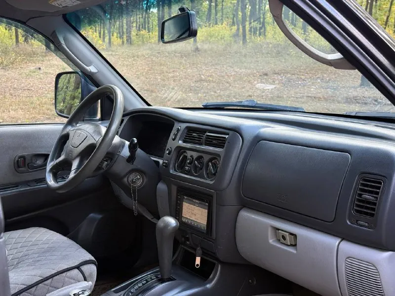 В продаже : mitsubishi montero sport, 2001 г. в, пробег : 278,400 км. один владелец с салона. двигатель 3.0-литровый v6 (6g72) на 175 л. с, обслужен, работает ровно, заменён комплект ремней, роликов и помпы, масло в двс и акпп. автомат неубиваемый (v4a51) 4-ступенчатый, переключает незаметно, никаких изъянов нет. довольно в редком состоянии кузов, без дтп, практически весь в заводском окрасе, гниль и ржавчина отсутствует, номер на раме читается отлично. есть газовое оборудование, вписано. установлена новая резина фирмы “royalblack“. стоимость : 750,000 руб. обмен не интересен. находится в г макеевка. звонить по существу. контакты : +7(949)-453-12-33 +7(951)-767-97-27 - фотография - 8