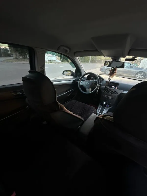 Продам opel astra h в кузове хетчбек 1.8 коробка автомат 4х ступенчатая (не робот) весь кузов в родной краске электростеклоподьемники в круг круиз контроль климат контроль парктроники цветной бк установлено гбо машина пригнана с германии в 2021 году продажа в связи покупкой нового авто, с машиной расставаться очень грустно, отличный авто который никогда не подводил за машиной ухаживали, салон чистый, в машине не курили состояние авто отличное два комплекта ковриков, два комплекта резины (лето 2 сезона, зима 1 сезон) цена 777.000 +79494560610 осмотр г. харцызск 📲 tg: @whyshersh 📞 звоните: +7(949)4560610 - фотография - 3