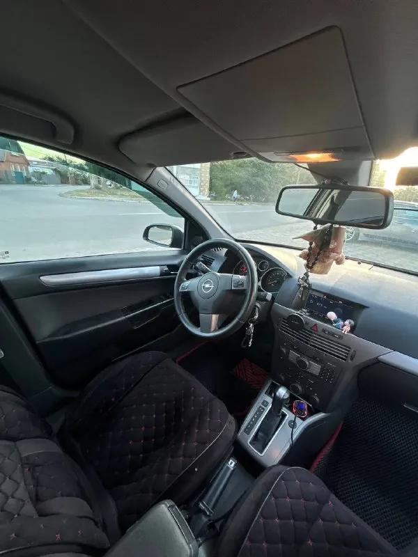 Продам opel astra h в кузове хетчбек 1.8 коробка автомат 4х ступенчатая (не робот) весь кузов в родной краске электростеклоподьемники в круг круиз контроль климат контроль парктроники цветной бк установлено гбо машина пригнана с германии в 2021 году продажа в связи покупкой нового авто, с машиной расставаться очень грустно, отличный авто который никогда не подводил за машиной ухаживали, салон чистый, в машине не курили состояние авто отличное два комплекта ковриков, два комплекта резины (лето 2 сезона, зима 1 сезон) цена 777.000 +79494560610 осмотр г. харцызск 📲 tg: @whyshersh 📞 звоните: +7(949)4560610 - фотография - 4