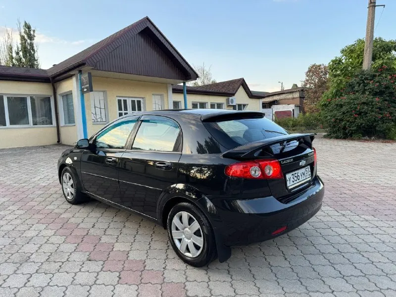 Продам шевролет лаччети 1.6, 2008 год, 5 ступка механика ! состояние отличное, двигатель, коробка в идеале. подвеска в отличном состоянии в начале лета перебиралась. на хорошей комплектации: кондиционер,4 стеклоподъемника, abs, гидроусилитель руля, регулировка зеркал, обогрев заднего стела, противотуманные фары 2 ключа, сигнализация старлайн документально всё в порядке ! осмотр макеевка ✅цена 525 000 тысяч рублей торг 📲телефон: +79498501337 - фотография - 3