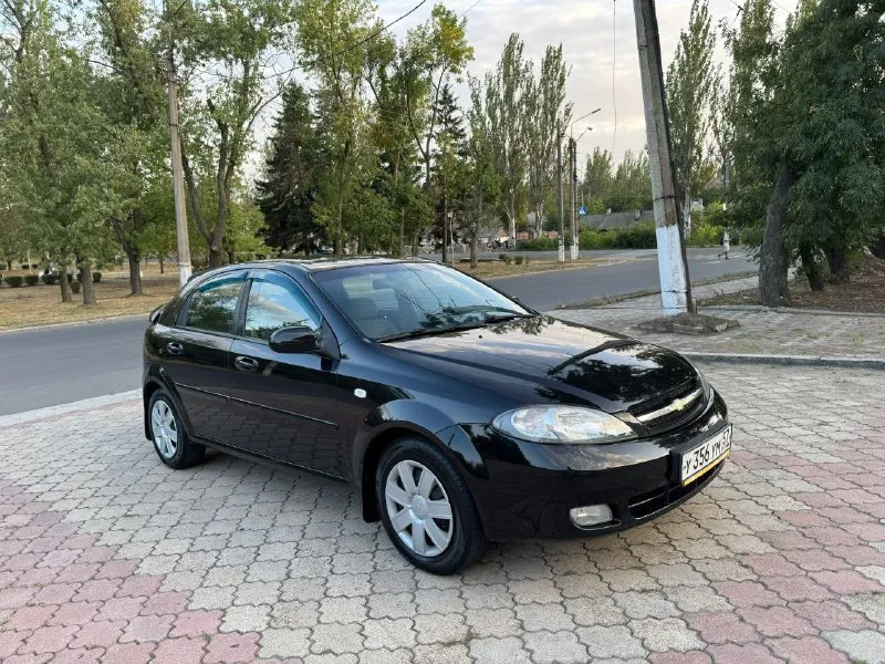 Продам шевролет лаччети 1.6, 2008 год, 5 ступка механика ! состояние отличное, двигатель, коробка в идеале. подвеска в отличном состоянии в начале лета перебиралась. на хорошей комплектации: кондиционер,4 стеклоподъемника, abs, гидроусилитель руля, регулировка зеркал, обогрев заднего стела, противотуманные фары 2 ключа, сигнализация старлайн документально всё в порядке ! осмотр макеевка ✅цена 525 000 тысяч рублей торг 📲телефон: +79498501337 - фотография - 6