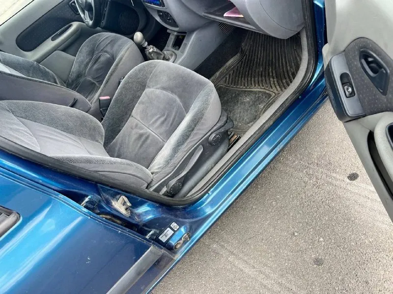 Renault clio,2000 год 1.4 бензин газ пропан(вписанный)на механике родной пробег 283000км vin vf1lb030523310982 базовая комплектация, установлен магнитофон с навигацией, в хорошем состоянии без дтп и расчетов по технике все работает, , коробка отлично! кузов оцинкованный без ржавчины, есть в силу возраста моменты на фото видно. зимняя резина с дисками в комплекте! собственник оформлена на меня г. донецк цена 260т. р +7 (949) 381-91-04 📞 звоните: +7(949)3819104 - фотография - 9