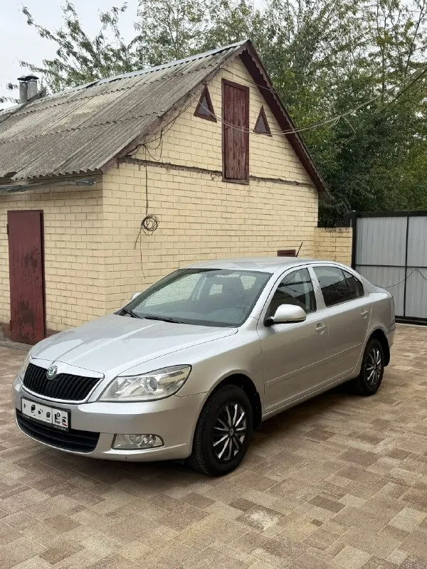 В продаже skoda octavia a5,1.4 amt,2011 года, с пробегом 114 тыс, у машины 1 хозяин, очень бережная эксплуатация, состояния автомобиля на отлично, двигатель работает превосходно, коробка переключает плавно, ничего не пинает, и не дергает, едет достойно, комплектация, датчик дождя, датчик света, круиз контроль, 2 зонный климат, все работает, все включается, по ходовой части ничего делать не нужно, плотная, едет уверенно, все остальные интересующиеся вам вопросы задавайте по номеру +79591917427, не дозвонитесь пишите, звоните на телеграмм❗️ цена:1🍋 📞 звоните: +7(959)1917427 - фотография - 2