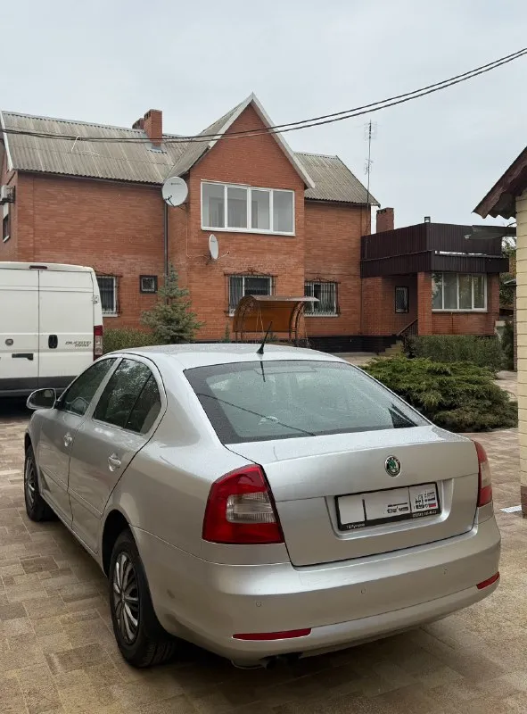 В продаже skoda octavia a5,1.4 amt,2011 года, с пробегом 114 тыс, у машины 1 хозяин, очень бережная эксплуатация, состояния автомобиля на отлично, двигатель работает превосходно, коробка переключает плавно, ничего не пинает, и не дергает, едет достойно, комплектация, датчик дождя, датчик света, круиз контроль, 2 зонный климат, все работает, все включается, по ходовой части ничего делать не нужно, плотная, едет уверенно, все остальные интересующиеся вам вопросы задавайте по номеру +79591917427, не дозвонитесь пишите, звоните на телеграмм❗️ цена:1🍋 📞 звоните: +7(959)1917427 - фотография - 3