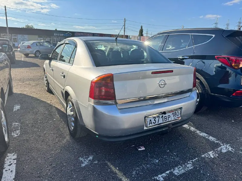Opel вектра с 2002 года выпуска 1.8 бензин механика технически идеально вся обслуженная вложений не требует по кузову есть не большие недочеты все вопросы по тел +79493829905 цена низ рынка глупых вопросов не задавать 375.000₽ торг уместен 📲 tg: @vania_3773 📞 звоните: +7(949)3829905 - фотография - 2