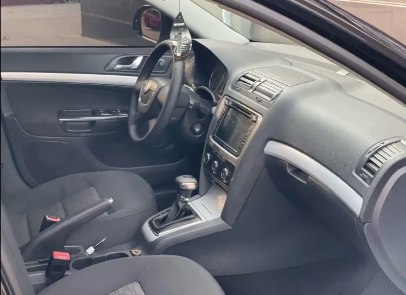 Skoda octavia год - 2011 пробег - 254.581 обьем - 1.8 (автомат) двигатель коробка без нареканий, работает все в штатном режиме, заменены масла и фильтра обслуживалась своевременно, автомобиль не требует вложений сел -поехал юридический чистый, без дтп штрафов запретов авто без ржавчины и гнили царапин и сколов телефон +79493947950 цена 800.000 - фотография - 5