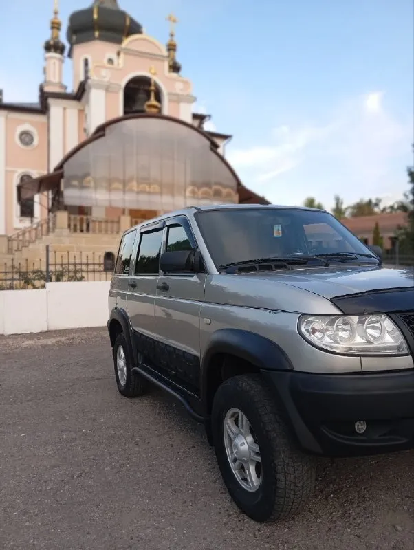Продам уаз патриот 2014 г двигатель 2,7 пробег 124000 тысяч комплектация с кондиционером есп гур автомобиль в отличном техническом состоянии мотор, коробка, раздатка, блокировка все работает как нужно дополнительно установленная качественная 2 диновая магнитола, динамики провода под сабвуфер выведены в багажник. кому реально нужен хороший внедорожник, пишите звоните осмотр донецк цена : 799 т. р. тел :+79494928738 - фотография - 3