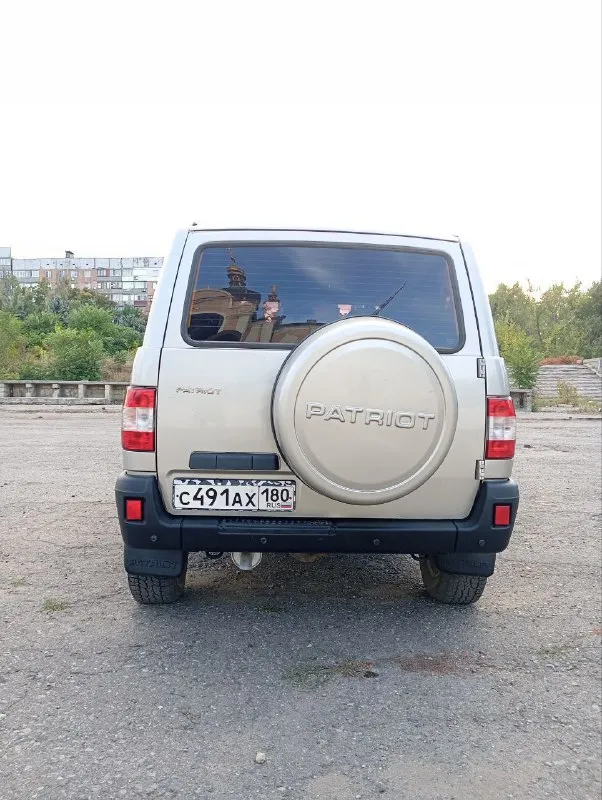 Продам уаз патриот 2014 г двигатель 2,7 пробег 124000 тысяч комплектация с кондиционером есп гур автомобиль в отличном техническом состоянии мотор, коробка, раздатка, блокировка все работает как нужно дополнительно установленная качественная 2 диновая магнитола, динамики провода под сабвуфер выведены в багажник. кому реально нужен хороший внедорожник, пишите звоните осмотр донецк цена : 799 т. р. тел :+79494928738 - фотография - 9