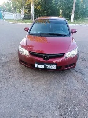 Продам личный honda сивик 8 д4 с пробегом 210 тысяч с мотором 1.8 vtc цепной с надёжной 6 ступенчатой механической коробкой передач, машина полностью обслужена без каких либо вложений на данный момент, ходовка вся вкруг меняна в этом месяце, развал сделан масла фильтра заменены, по запросу скину видео, кузов весь как на фото пороги арки все целое дно в порядке, машина ухожена. 4 стеклоподъёмника климат заправлен работает электро рейка, подогрева сидений, электро зеркала вообщем много писать можно о этой машине кому интересно звоните смотрите покупайте кайфуйте цена 780 торг при осмотре находится в макеевке бампер коцан спереди на фото видно +79494868723 📞 звоните: +7(949)4868723 - фотография - 2