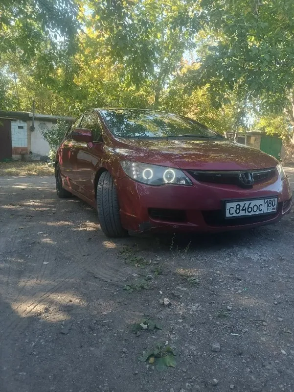 Продам личный honda сивик 8 д4 с пробегом 210 тысяч с мотором 1.8 vtc цепной с надёжной 6 ступенчатой механической коробкой передач, машина полностью обслужена без каких либо вложений на данный момент, ходовка вся вкруг меняна в этом месяце, развал сделан масла фильтра заменены, по запросу скину видео, кузов весь как на фото пороги арки все целое дно в порядке, машина ухожена. 4 стеклоподъёмника климат заправлен работает электро рейка, подогрева сидений, электро зеркала вообщем много писать можно о этой машине кому интересно звоните смотрите покупайте кайфуйте цена 780 торг при осмотре находится в макеевке бампер коцан спереди на фото видно +79494868723 📞 звоните: +7(949)4868723 - фотография - 6