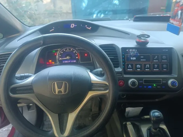 Продам личный honda сивик 8 д4 с пробегом 210 тысяч с мотором 1.8 vtc цепной с надёжной 6 ступенчатой механической коробкой передач, машина полностью обслужена без каких либо вложений на данный момент, ходовка вся вкруг меняна в этом месяце, развал сделан масла фильтра заменены, по запросу скину видео, кузов весь как на фото пороги арки все целое дно в порядке, машина ухожена. 4 стеклоподъёмника климат заправлен работает электро рейка, подогрева сидений, электро зеркала вообщем много писать можно о этой машине кому интересно звоните смотрите покупайте кайфуйте цена 780 торг при осмотре находится в макеевке бампер коцан спереди на фото видно +79494868723 📞 звоните: +7(949)4868723 - фотография - 8