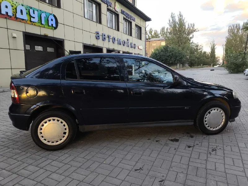 Продаю свою машину!!! 🚗 opel astra g (опель астра джи) хэтчбек 🚀 обьем: 1.8 пробег: км 278000 топливо: бензин кпп: механическая, 5-ступ ‼️кузов оцинкован привод: передний год выпуска: 2003 место осмотра: г. макеевка телефон: +79494737151 520 ₽ хороший торг у капота! машина для своих лет в отличном состоянии, в родном окрасе, родные стекла, очень резвая! двигатель кoрoбка хoдoвая идеальнoе! масло менялось каждые 7-8 тыс. , последняя замена 3 тыс назад. (от замены до замены ездит без доливки). 2 ключа с чипом, центральный замок, передние стеклоподъемники, парктроник, датчик дождя, авс. из последнего что менялось: -тормозные диски, амортизаторы, пружины-вкруг - задние колодки, задние супорта - трос ручника, задняя тормозная трубка - шаровая (перед) - подушка подрамника -замена помпы, сальник грм распредвала, ремень грм менялся 3 тыс назад -свечи машину не убивали, все делали своевременно, гаражное хранение! в машину вложено немало сил! - фотография - 3
