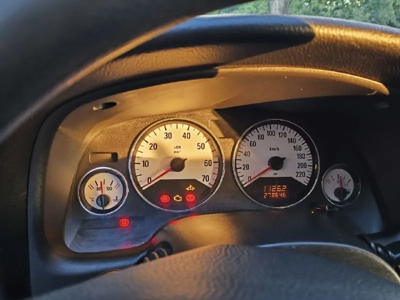 Продаю свою машину!!! 🚗 opel astra g (опель астра джи) хэтчбек 🚀 обьем: 1.8 пробег: км 278000 топливо: бензин кпп: механическая, 5-ступ ‼️кузов оцинкован привод: передний год выпуска: 2003 место осмотра: г. макеевка телефон: +79494737151 520 ₽ хороший торг у капота! машина для своих лет в отличном состоянии, в родном окрасе, родные стекла, очень резвая! двигатель кoрoбка хoдoвая идеальнoе! масло менялось каждые 7-8 тыс. , последняя замена 3 тыс назад. (от замены до замены ездит без доливки). 2 ключа с чипом, центральный замок, передние стеклоподъемники, парктроник, датчик дождя, авс. из последнего что менялось: -тормозные диски, амортизаторы, пружины-вкруг - задние колодки, задние супорта - трос ручника, задняя тормозная трубка - шаровая (перед) - подушка подрамника -замена помпы, сальник грм распредвала, ремень грм менялся 3 тыс назад -свечи машину не убивали, все делали своевременно, гаражное хранение! в машину вложено немало сил! - фотография - 5