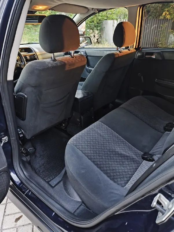 Продаю свою машину!!! 🚗 opel astra g (опель астра джи) хэтчбек 🚀 обьем: 1.8 пробег: км 278000 топливо: бензин кпп: механическая, 5-ступ ‼️кузов оцинкован привод: передний год выпуска: 2003 место осмотра: г. макеевка телефон: +79494737151 520 ₽ хороший торг у капота! машина для своих лет в отличном состоянии, в родном окрасе, родные стекла, очень резвая! двигатель кoрoбка хoдoвая идеальнoе! масло менялось каждые 7-8 тыс. , последняя замена 3 тыс назад. (от замены до замены ездит без доливки). 2 ключа с чипом, центральный замок, передние стеклоподъемники, парктроник, датчик дождя, авс. из последнего что менялось: -тормозные диски, амортизаторы, пружины-вкруг - задние колодки, задние супорта - трос ручника, задняя тормозная трубка - шаровая (перед) - подушка подрамника -замена помпы, сальник грм распредвала, ремень грм менялся 3 тыс назад -свечи машину не убивали, все делали своевременно, гаражное хранение! в машину вложено немало сил! - фотография - 7