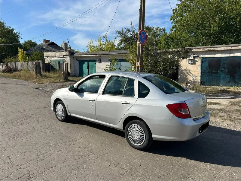 💶 цена:450 тысяч рублей 📮 город: макеевка 🚘 марка / модель: renault symbol 📅 год выпуска: 2010 📊 пробег: 306 тысяч км ⛽ двигатель (тип, объем): газ/бензин 1.4 🔧 тип кпп: механика 5 ст. 👨‍⚖ владельцев в птс: 1 📝 описание: двигатель масло не ест. не троит, не дымит. кпп переключает мягко без хрустов, не выбивает. по кузову не гнилая не ржавая, есть пара царапин и мелких вмятин. пробег оригинальный, не скрученный. комплектация: 2 передних электростеклоподъемника, гур, кондиционер, туманки, мультируль, подогрев заднего стекла, сигнализация. газ зарегистрирован, вписан в птс. 2тысячи назад заменили колодки перед/зад, сайлентблоки задней балки, ступичный подшипник, радиатор печки. ☎ контактный телефон: +7 949 512 5521 📲 tg: @bmbardirocrokodilo 📞 звоните: +7(949)5125521 - фотография - 2