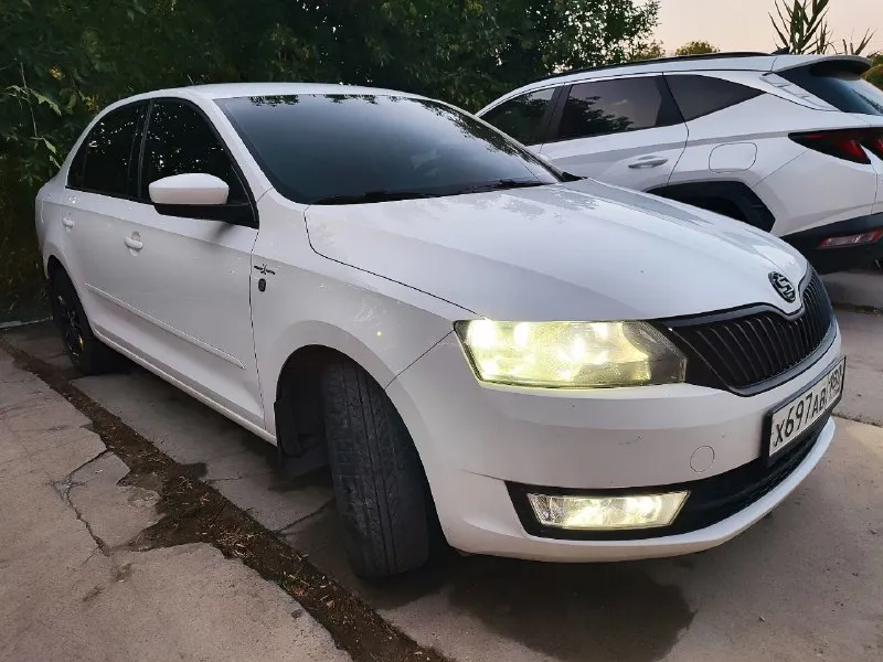 Skoda rapid hockey edition 2016г. 1.6(110л. с). 6ст(айсин) авто в отличном состоянии климат, мультируль, полный эл. пакет, мультимедиа на андроиде и т. д вся в родном окрасе, все стекла завод. полностью обслужена, всё включается, всё работает. газ пропан евро 4(вписан в стс) 1200000 ₽ +79493292136 📞 звоните: +7(949)3292136 - фотография - 2