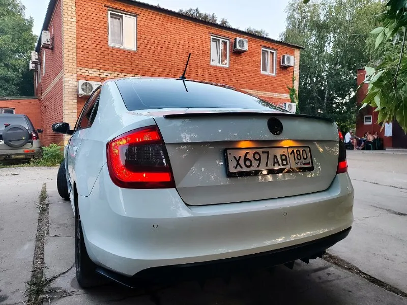 Skoda rapid hockey edition 2016г. 1.6(110л. с). 6ст(айсин) авто в отличном состоянии климат, мультируль, полный эл. пакет, мультимедиа на андроиде и т. д вся в родном окрасе, все стекла завод. полностью обслужена, всё включается, всё работает. газ пропан евро 4(вписан в стс) 1200000 ₽ +79493292136 📞 звоните: +7(949)3292136 - фотография - 3