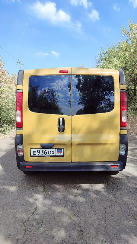 Продам renault трафик база длинная год 2007 двигатель 2.0 дизель пробег 377тс кондиционер + электровытяжка автономная печка электростеклоподъемники+подогрев обогрев заднего стекла кпп 6-ст. салон ухоженный, сиденья в идеальном состоянии! двигатель заводится отлично!, едет очень хорошо!! авто в идеальном состоянии цена 1.4мл. +7949 524 5058 📞 звоните: +7(949)5245058 - фотография - 5