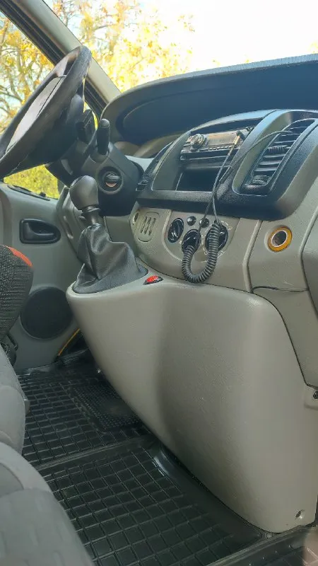 Продам renault трафик база длинная год 2007 двигатель 2.0 дизель пробег 377тс кондиционер + электровытяжка автономная печка электростеклоподъемники+подогрев обогрев заднего стекла кпп 6-ст. салон ухоженный, сиденья в идеальном состоянии! двигатель заводится отлично!, едет очень хорошо!! авто в идеальном состоянии цена 1.4мл. +7949 524 5058 📞 звоните: +7(949)5245058 - фотография - 9