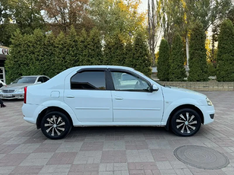 🚗 продаётся renault logan, 2013 год выпуска 📍 осмотр: харцызск ✅ родной пробег — 154 000 км ✅ в такси не использовалась, хозяйская машина ✅ люксовая комплектация мотор 1.6, 16 клапанов. коробка и подвеска в отличном состоянии. машина полностью обслужена, не требует вложений — работает каждая кнопка. кондиционер перезаправлен и отлично холодит. весной проведено полное обслуживание подвески и тормозной системы. комплектация: • кондиционер • 4 электростеклоподъёмника • гидроусилитель руля • abs • противотуманые фары • обогрев заднего стекла и боковых зеркал • электрозеркала • центральный замок • заводская сигнализация • 2 ключа • сервисные книжки • полный порядок с документами 💰 цена: 615 000 руб. (разумный торг уместен) 📲 телефон для связи: +79498501337 - фотография - 5