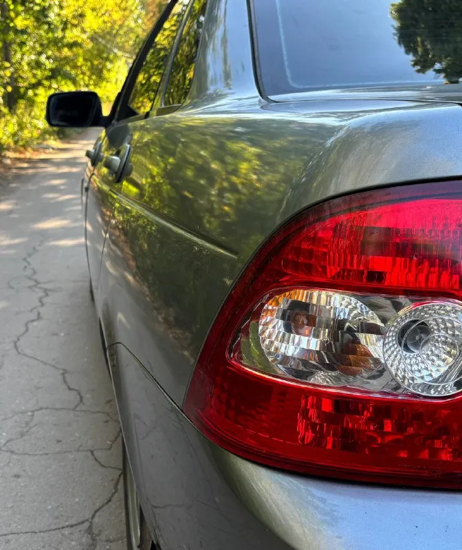 Продам приору 2010г. я собственник. авто в хорошем состоянии. без ржавчины и гнили! срочных вложений не требует! мотор коробка ходовая на 5/5. остальные вопросы по телефону +79494076288. telegram: +79614413558. звоните/пишите, связь очень слабая! цена 395.000т. р торг. - фотография - 5