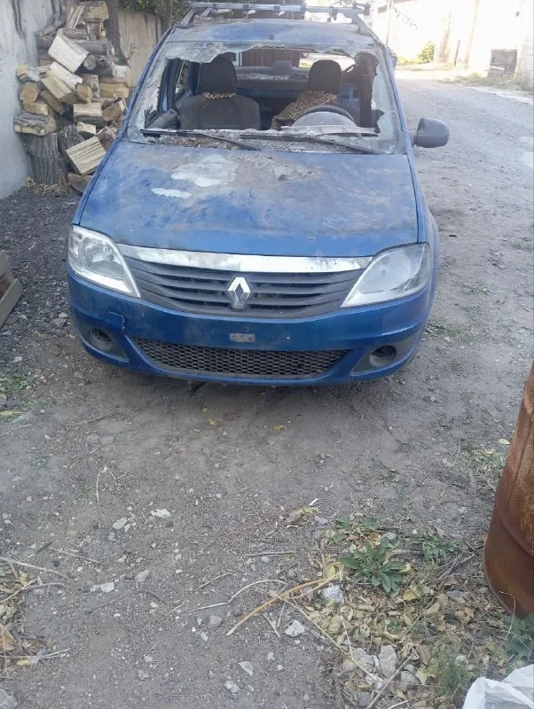 Renault логан 1.4 8 клапанов с кондиционером пробег 21000 после обстрела продаю по запчастям +794940... - фотография