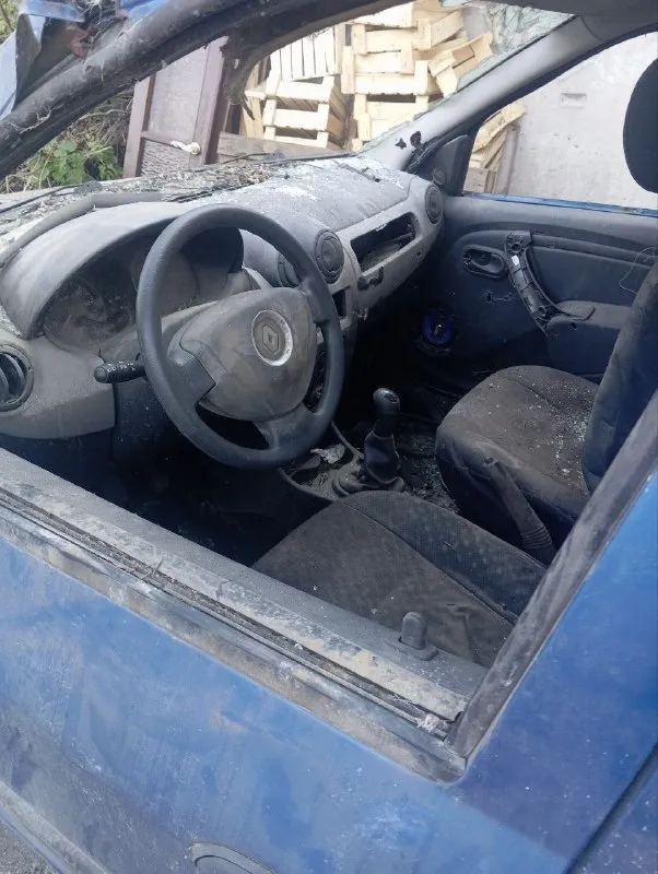 Renault логан 1.4 8 клапанов с кондиционером пробег 21000 после обстрела продаю по запчастям +79494009694 📞 звоните: +7(949)4009694 - фотография - 2