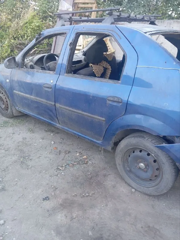 Renault логан 1.4 8 клапанов с кондиционером пробег 21000 после обстрела продаю по запчастям +79494009694 📞 звоните: +7(949)4009694 - фотография - 4