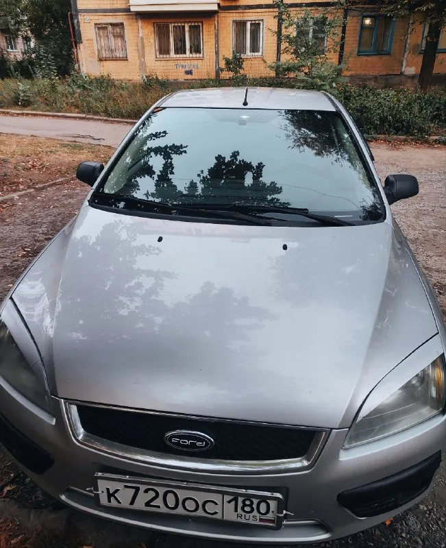 Продам форд фокус 2 2005г выпуска. объём 1.6 семейный, хороший ухоженный автомобиль, салон не прокуренный в отличном состоянии. не смотря на свои года всё работает, подогрев сидений, подогрев переднего и заднего стекла. два стеклоподъёмника, новый радиатор кондиционера, ходовая перебранная, двигатель и коробка без нареканий. два комплекта колёс, зимняя резина новая! стоит газ, зарегистрированный. камера заднего вида, подсветка-цена 500 торг у капота! +79495850784 - фотография - 2