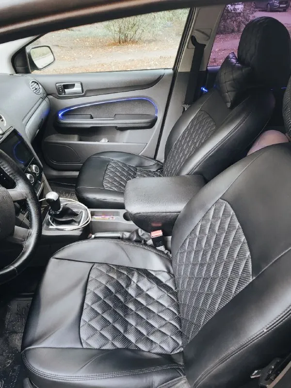 Продам форд фокус 2 2005г выпуска. объём 1.6 семейный, хороший ухоженный автомобиль, салон не прокуренный в отличном состоянии. не смотря на свои года всё работает, подогрев сидений, подогрев переднего и заднего стекла. два стеклоподъёмника, новый радиатор кондиционера, ходовая перебранная, двигатель и коробка без нареканий. два комплекта колёс, зимняя резина новая! стоит газ, зарегистрированный. камера заднего вида, подсветка-цена 500 торг у капота! +79495850784 - фотография - 6