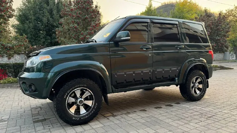 Уаз патриот год: 2015 пробег: 85.000 дополнительная информация: мотор 409 2.7/128лс. 5мкпп. технически и косметически в отличном состоянии. без коррозии и аварий, автомобиль обработан, хорошая грязевая резина, мультимедиа. фактически один владелец, салон как новый, всегда в чехлах. машина в отличном состоянии, ничего обслуживать и делать не нужно. зеленая автотека, оформлена на меня, без аварий. осмотр донецк, калининский цена: 720 т. руб. торг +7(949)77-101-77 - фотография - 2