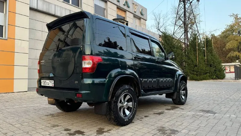 Уаз патриот год: 2015 пробег: 85.000 дополнительная информация: мотор 409 2.7/128лс. 5мкпп. технически и косметически в отличном состоянии. без коррозии и аварий, автомобиль обработан, хорошая грязевая резина, мультимедиа. фактически один владелец, салон как новый, всегда в чехлах. машина в отличном состоянии, ничего обслуживать и делать не нужно. зеленая автотека, оформлена на меня, без аварий. осмотр донецк, калининский цена: 720 т. руб. торг +7(949)77-101-77 - фотография - 3