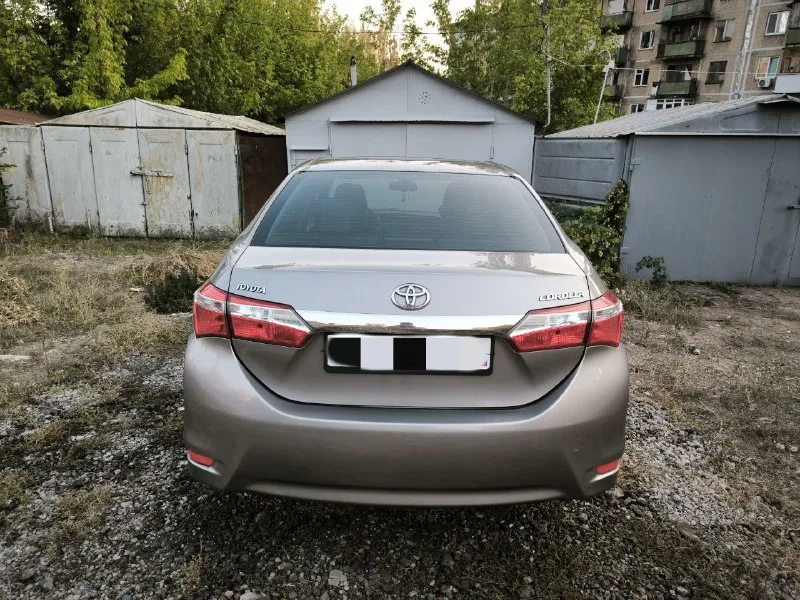 Toyota corolla 2013 года, объем двигателя 1,33, пробег оригинальный: 92 тыс. 1 владелец по птс. машина куплена в салоне. мкпп. машина в отличном состоянии, очень экономичная, бережное отношение, регулярное обслуживание, без дтп! гаражное хранение, резина зима-лето, лакокраска заводская, по бамперу есть мелкие сколы (см. фото), все вопросы по телефону, 7 949 451 23 70. 1 300 000 руб. г. донецк. торг у капота уместен. - фотография - 3