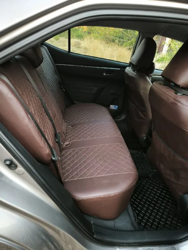 Toyota corolla 2013 года, объем двигателя 1,33, пробег оригинальный: 92 тыс. 1 владелец по птс. машина куплена в салоне. мкпп. машина в отличном состоянии, очень экономичная, бережное отношение, регулярное обслуживание, без дтп! гаражное хранение, резина зима-лето, лакокраска заводская, по бамперу есть мелкие сколы (см. фото), все вопросы по телефону, 7 949 451 23 70. 1 300 000 руб. г. донецк. торг у капота уместен. - фотография - 5