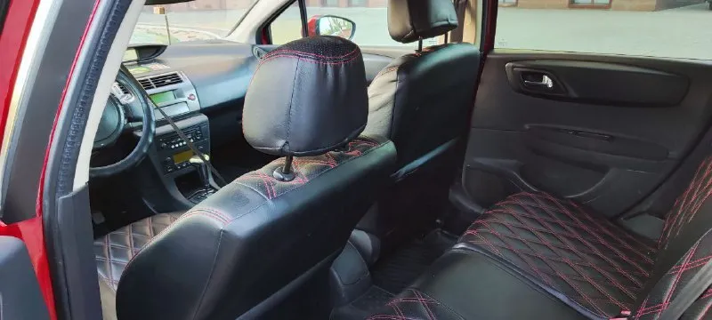 Продам идеальный 🔤🔤🔤 citroen c4 2010год выпуска 1.6 🔤🔤пробег 180.000 автомат 👑👑👑 - фотография - 6