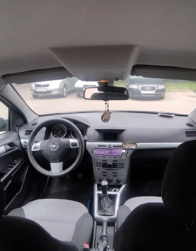 💥💥💥 opel astra h💥💥💥. год:2012. объем:1.8 (140л. с). коробка: механика. пробег: 234.000км родной. птс: оригинал. автомобиль в отличном состоянии, ни каких вложений не требует. двигатель работает идеально, без посторонних шумов, не троит, не дымит, масло не расходует, полностью обслужен. ходовая часть отрабатывает как положено, ни чего не стучит, не гремит и т. д. коробка не убиваемая механика, все скорости на месте, сцепление свежее. кузов как на фото, смотрится отлично, весь в заводской краске, есть жизненные коцки авто не новое. комплектация хорошая, есть все для комфортной и безопасной езды, подогрев сидений, кондиционер, сигнализация с автозапуском, два компле 📞 звоните: +7(903)1505300 - фотография - 9