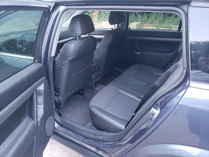 Продам свой авто opel vectra c station wagon 2005г. рестайлинг двигатель 1.9 cdti 150(л. с) мкпп 6ст. sport режим. пробег 288 т. км диски r17 -салон комбинированная кожа в хорошем состоянии в авто никогда не курил -адаптивный ксенон (afl) куда крутишь руль туда идёт свет фар. -круиз контроль -двухзонный климат контроль. -подогрев сидений -подогрев и электрорегулировка зеркал. -все 4 стеклоподьемника -мультируль, цветной дисплей бортового компьютера -отличная музыка, аux, bluetooth -атермальное лобовое заводское стекло! да и вообще все стёкла родные так как машина без дтп от слова совсем. машиной владею больше 3ёх лет езжу на любые расстояния. масло меняю каждые 10т. км aral 5w40. недавно было заменено масло в мкпп и жидкость гур. поменяны натяжные и сервисные ролики. ходовая в отличном состоянии мягкая, если что то грюкнуло я сразу же менял и обслуживал весь узел. цена 670 т. р символический торг. +79493041444 - фотография - 8