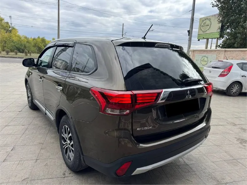 Продам mitsubishi outlander мотор 2.0 коробка акпп +sport режим 🔥 без единого подкраса 100% в заводском окрасе видео обзор с толщинаномером по запросу могу скинуть ! обклеена вся броне пленкой от сколов (зоны риска) в очень красивом цвете 😻 4 стекло подъемника мульти руль круиз контроль 4х зонный климат контроль подогрев лобового стекала все стекла в круг родные !!!!! даже лобовое !!! хорошая музыка с большим монитор кожаный салон с карболовыми вставками осмотр г. донецк оформление в мрэо цена 1.670₽ +79496285723 - фотография - 5