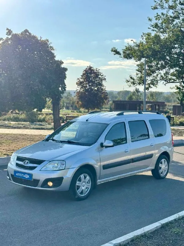 🇷🇺 lada largus 💰цена: 750 000р 🏢город: мариуполь 📅год выпуска: 2015 🧾пробег: 117 538 км. ⚙️двигатель: 1.6 16v к4м ⛽топливо: бензин ⚙️кпп: механика 📞 телефон: +7-949-727-41-51 +7-989-263-55-56 +7-949-551-91-52 💾 описание: всеми любимы. .. lada largus, последний год выпуска с двигателем renault k4m ✔️ заводской краска ✔️ 1.6 16-ти клапанный ✔️ отличное состояние ✔️ южная эксплуатация ✔️ оригинальный пробег ✔️ два владельца, птс оригинал двигатель очень надежный, шустрый и не прихотливый, коробка переключает идеально. ходовая часть отличная. салон в отличном состоянии. ✅ кондиционер, подогрев сидений, две подушки безопасности, гур, abs, полный электропакет, центральный замок, магнитола с bluetooth. улица шевченко 269 🏦 возможна продажа в кредит по двум документам. - фотография - 3