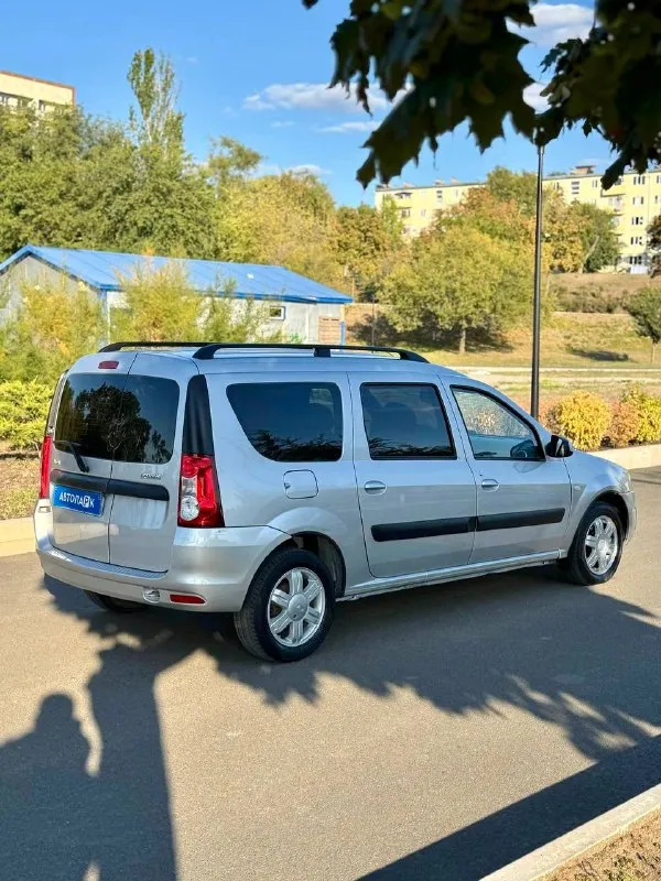 🇷🇺 lada largus 💰цена: 750 000р 🏢город: мариуполь 📅год выпуска: 2015 🧾пробег: 117 538 км. ⚙️двигатель: 1.6 16v к4м ⛽топливо: бензин ⚙️кпп: механика 📞 телефон: +7-949-727-41-51 +7-989-263-55-56 +7-949-551-91-52 💾 описание: всеми любимы. .. lada largus, последний год выпуска с двигателем renault k4m ✔️ заводской краска ✔️ 1.6 16-ти клапанный ✔️ отличное состояние ✔️ южная эксплуатация ✔️ оригинальный пробег ✔️ два владельца, птс оригинал двигатель очень надежный, шустрый и не прихотливый, коробка переключает идеально. ходовая часть отличная. салон в отличном состоянии. ✅ кондиционер, подогрев сидений, две подушки безопасности, гур, abs, полный электропакет, центральный замок, магнитола с bluetooth. улица шевченко 269 🏦 возможна продажа в кредит по двум документам. - фотография - 4