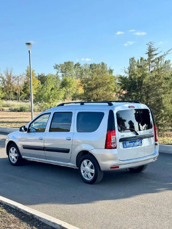 🇷🇺 lada largus 💰цена: 750 000р 🏢город: мариуполь 📅год выпуска: 2015 🧾пробег: 117 538 км. ⚙️двигатель: 1.6 16v к4м ⛽топливо: бензин ⚙️кпп: механика 📞 телефон: +7-949-727-41-51 +7-989-263-55-56 +7-949-551-91-52 💾 описание: всеми любимы. .. lada largus, последний год выпуска с двигателем renault k4m ✔️ заводской краска ✔️ 1.6 16-ти клапанный ✔️ отличное состояние ✔️ южная эксплуатация ✔️ оригинальный пробег ✔️ два владельца, птс оригинал двигатель очень надежный, шустрый и не прихотливый, коробка переключает идеально. ходовая часть отличная. салон в отличном состоянии. ✅ кондиционер, подогрев сидений, две подушки безопасности, гур, abs, полный электропакет, центральный замок, магнитола с bluetooth. улица шевченко 269 🏦 возможна продажа в кредит по двум документам. - фотография - 6